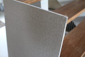Poraboard is te schroeven, te nagelen en te verlijmen. (Foto: Paul Diersen) 