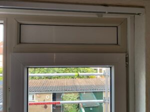 Isolerende panelen op de positie van ventilatieroosters. Ventileren gaat nu vraaggestuurd met wtw. (Foto: Lenferink Vastgoedonderhoud)