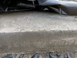 Het geopolymeerbeton hardt snel uit. (Foto: Ecodorp Boekel)