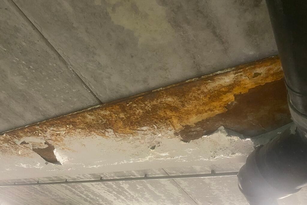bouwschade corrosie in een parkeergarage
