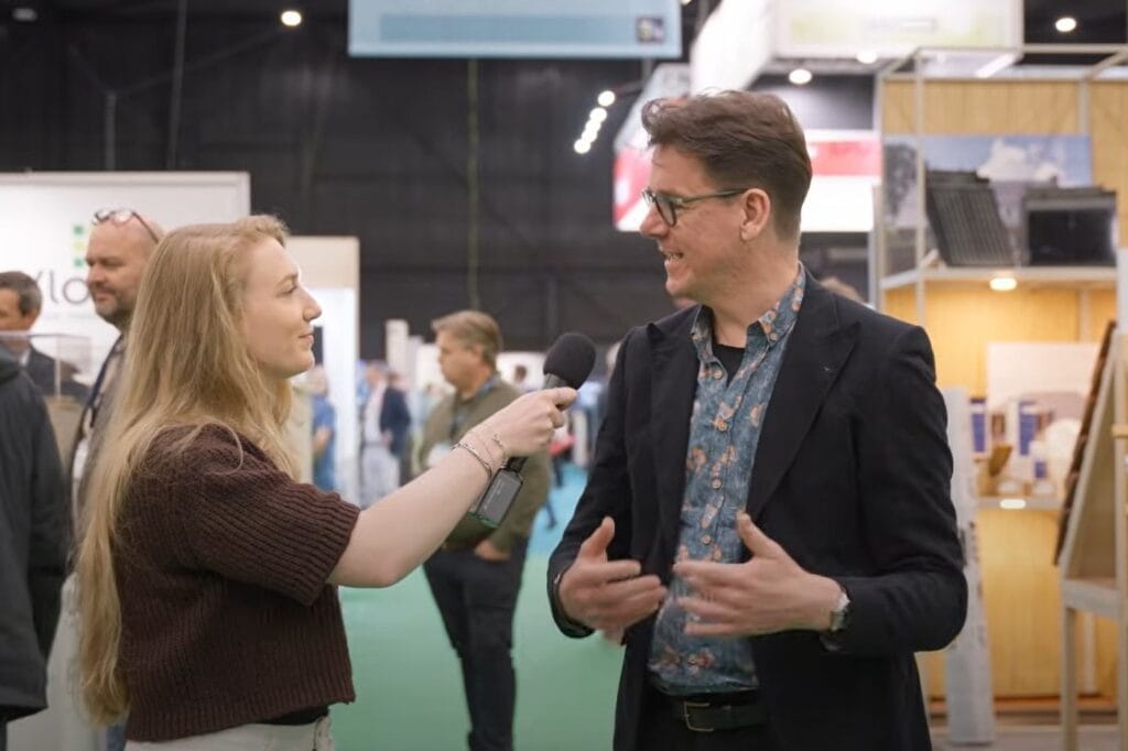 Aannemer-hoofdredacteur Wouter de Vries op vakbeurs Renovatie & Transformatie 2026.