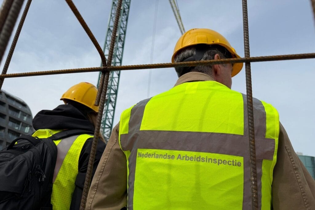 arbeidsinspectie controleert bouwplaatsen