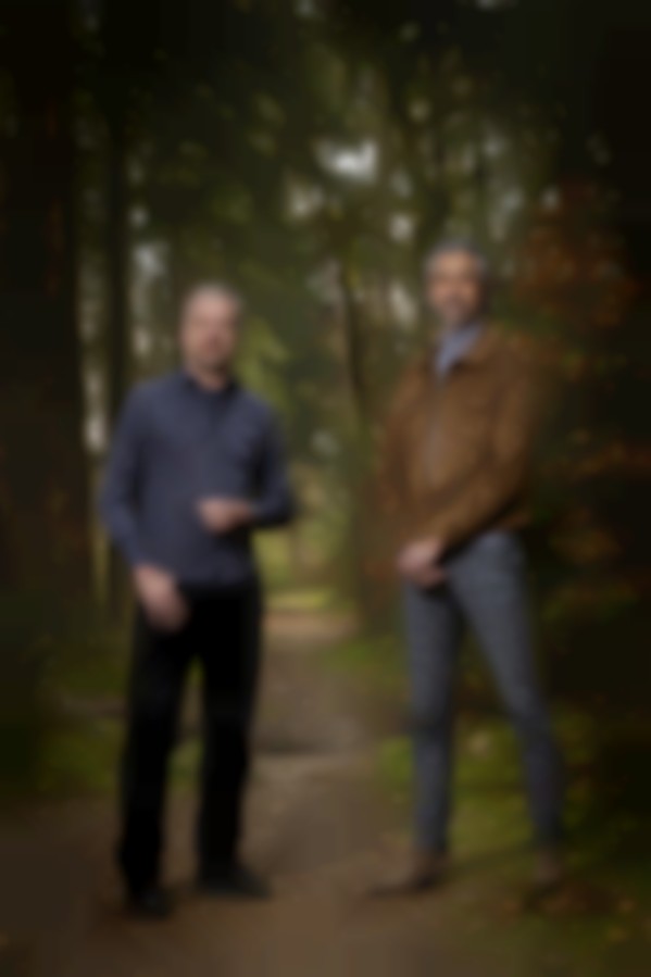 Edwin Meijer (rechts), hoofd ICT bij Dozon en Erik de Jong (rechts), Chief Research Officer bij cybersecuritybedrijf Tesorion over digitale weerbaarheid bij bouwbedrijven